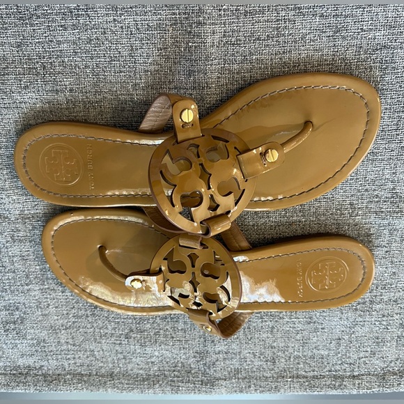 TORY BURCH MILLER SAND PATENT LEATHER SANDALS SIZE 7.5M – RETAIL $195.00+ - Picture 4 of 10